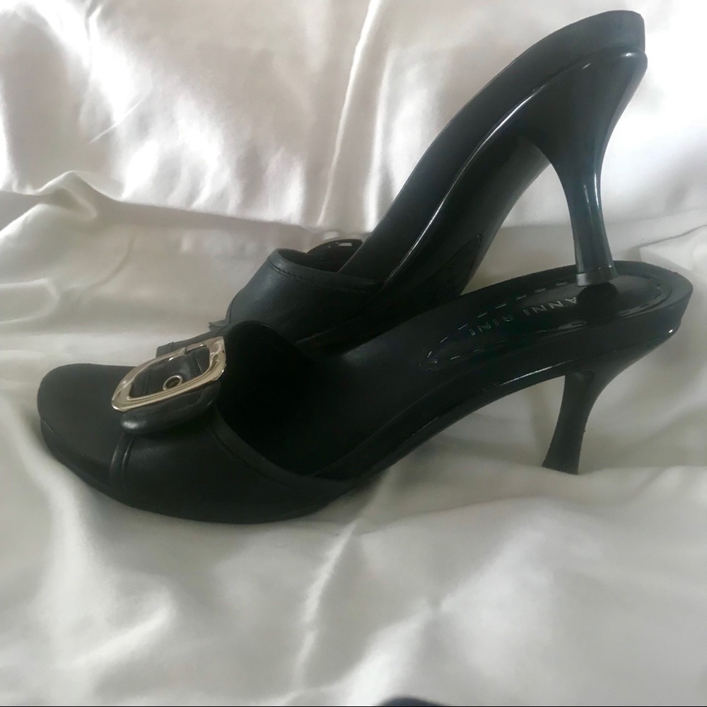 Navy leather slides. 2.5” kitten heel